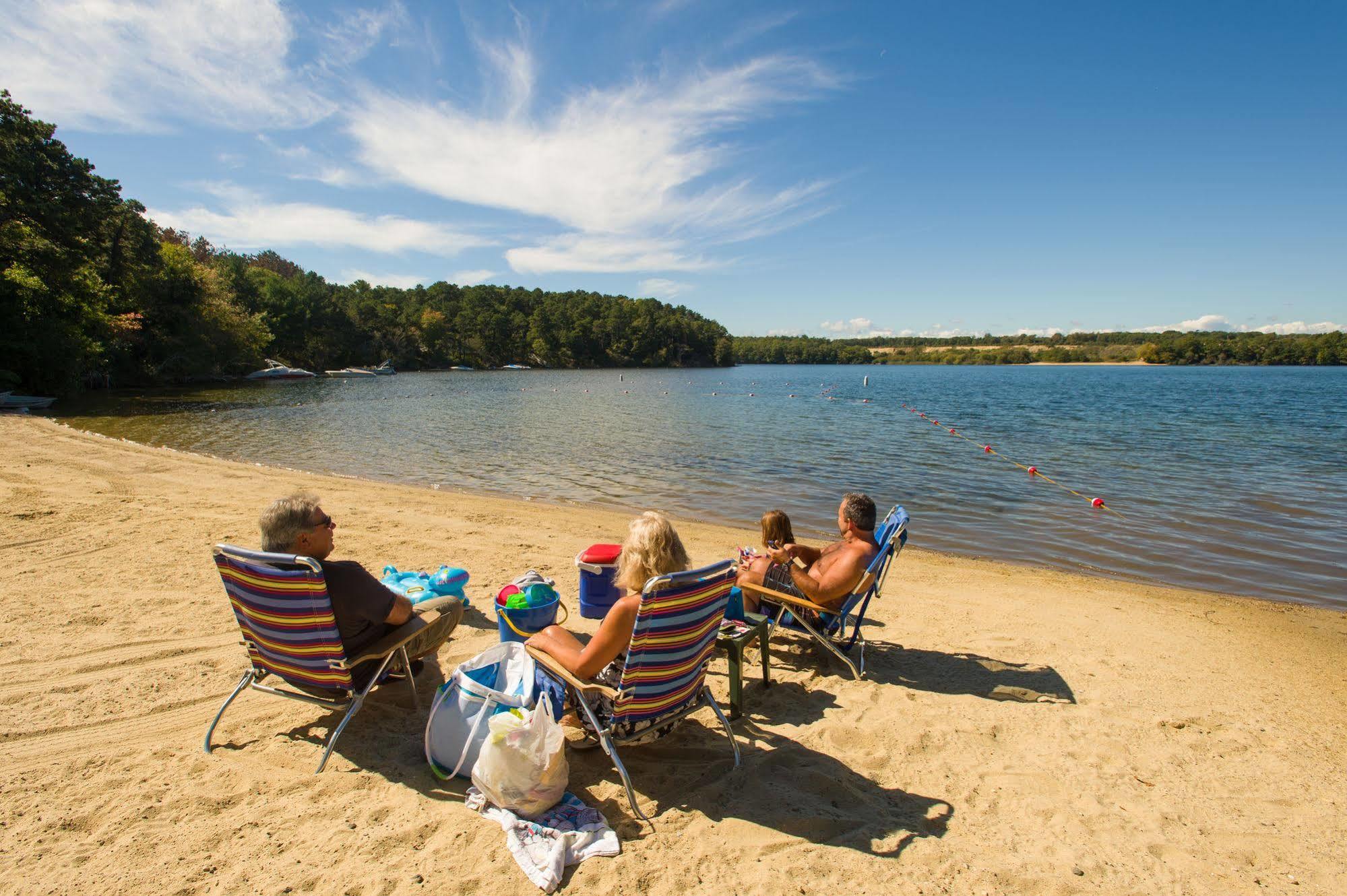 Отель Sun Retreats At Peters Pond Сэндвич Экстерьер фото
