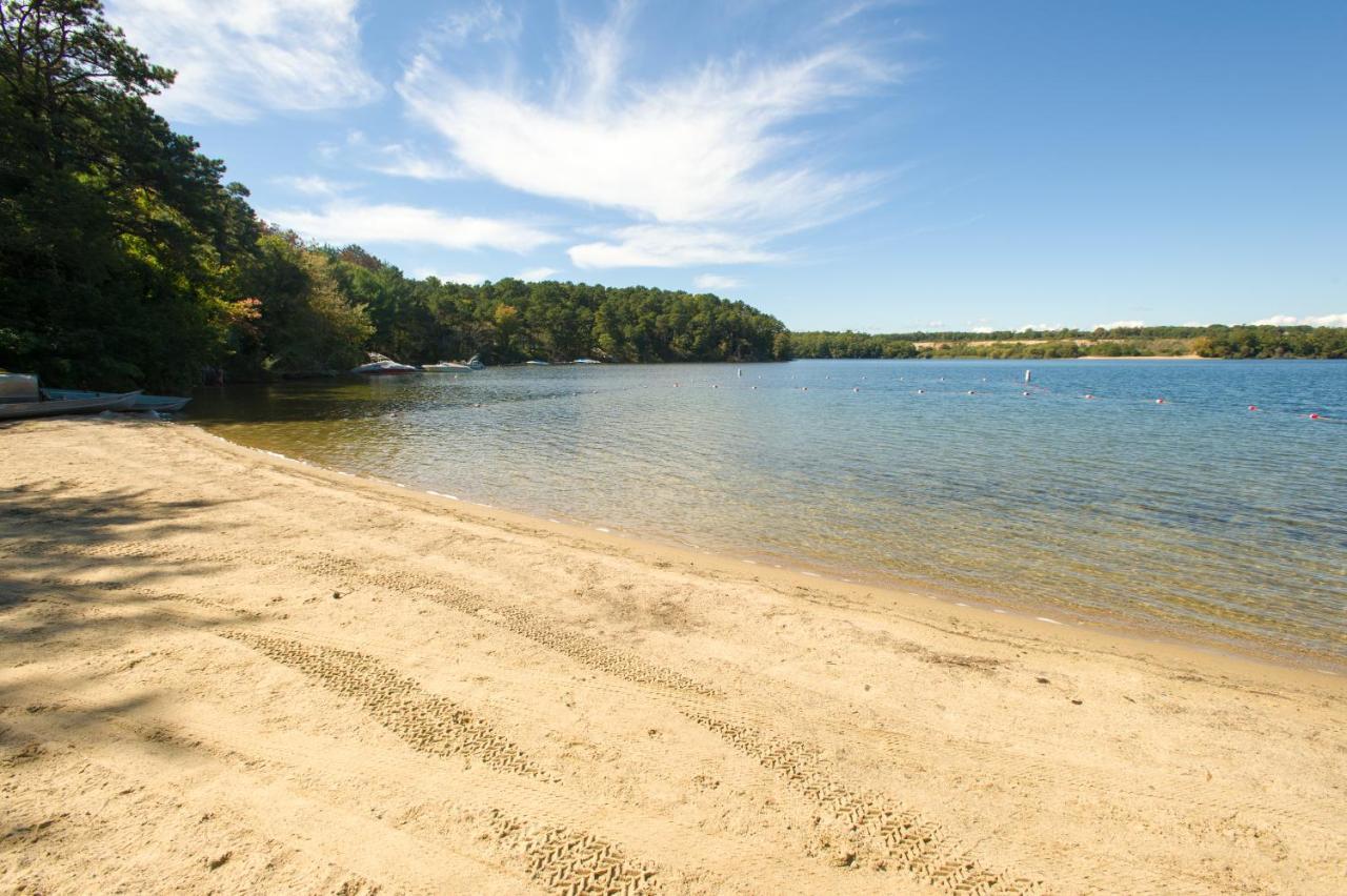 Отель Sun Retreats At Peters Pond Сэндвич Экстерьер фото